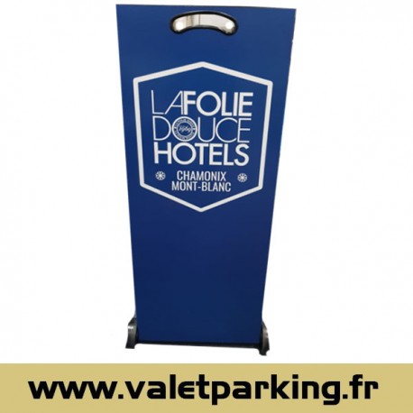 PUPITRE VOITURIER HOTEL LA FOLIE DOUCE CHAMONIX